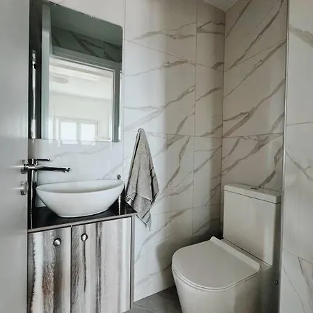 3 Bedroom Penthouse Jacuzzi Seaview * Limassol