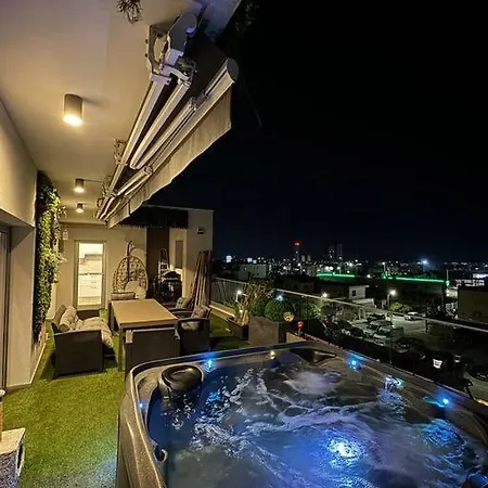3 Bedroom Penthouse Jacuzzi Seaview Limasol