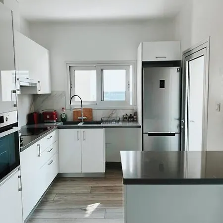 アパート 3 Bedroom Penthouse Jacuzzi Seaview リマソール