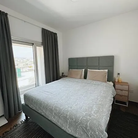 3 Bedroom Penthouse Jacuzzi Seaview * Limasol