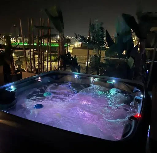 3 Bedroom Penthouse Jacuzzi Seaview *